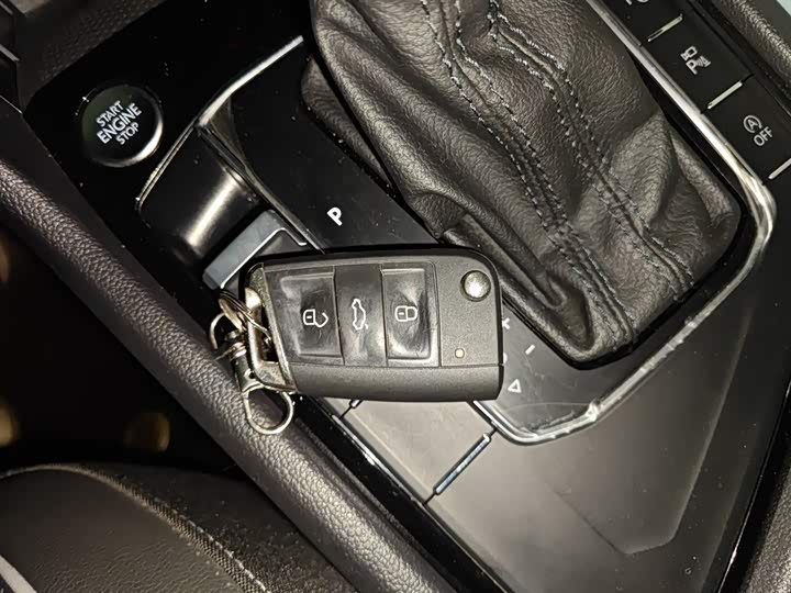 Фото 9 - Volkswagen Tiguan L Pro