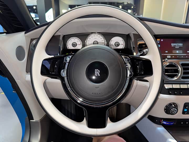 Фото 11 - Rolls-Royce Wraith