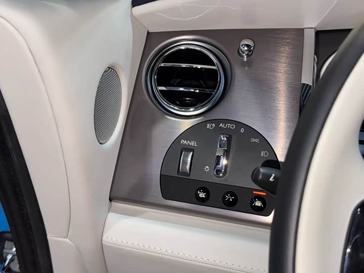 Фото 17 - Rolls-Royce Wraith