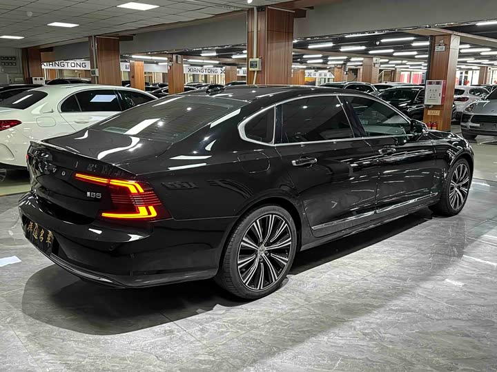 Фото 10 - Volvo S90