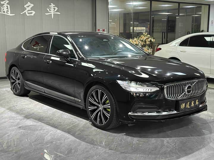 Фото 2 - Volvo S90