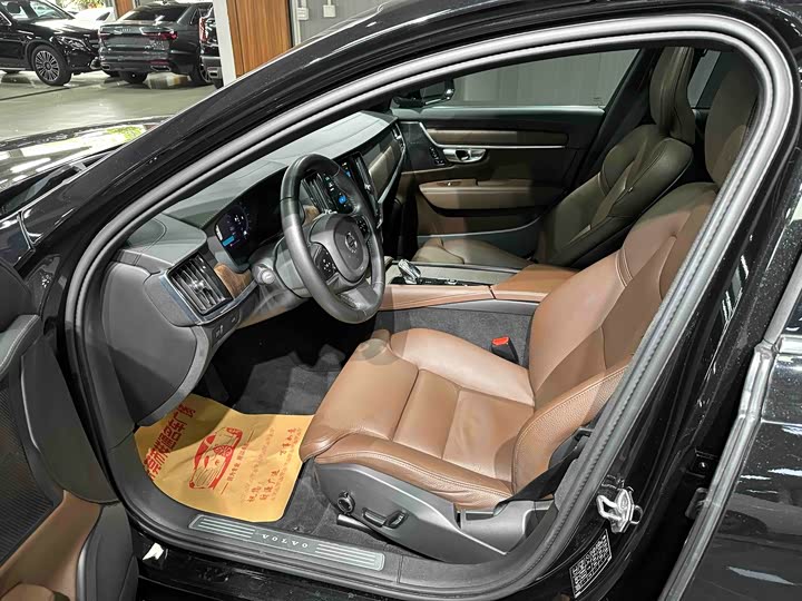 Фото 3 - Volvo S90