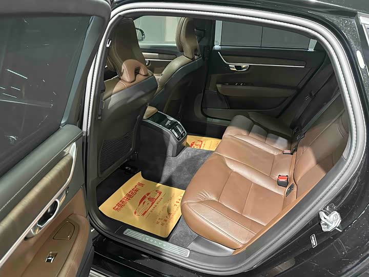 Фото 8 - Volvo S90