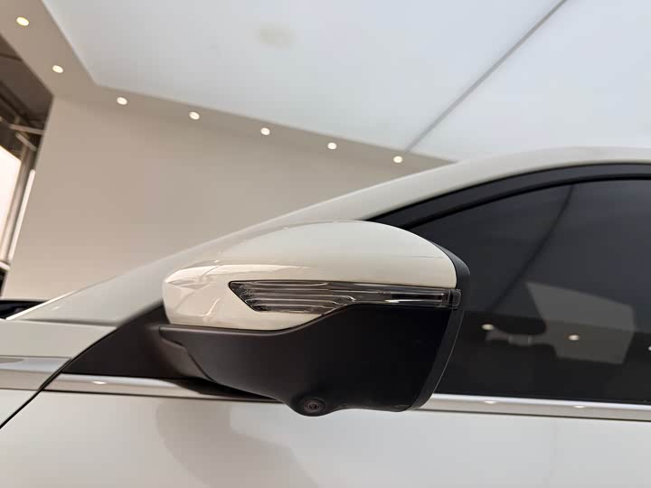 Фото 11 - Geely Emgrand