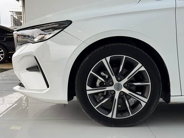 Фото 12 - Geely Emgrand