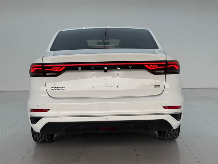 Фото 14 - Geely Emgrand