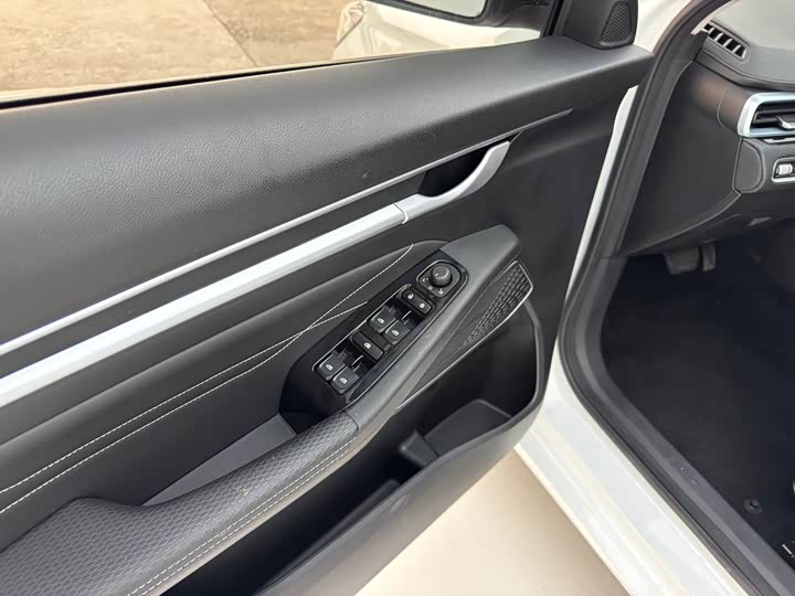 Фото 5 - Geely Emgrand