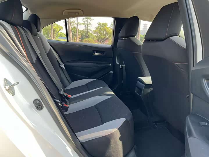 Фото 10 - Toyota Corolla