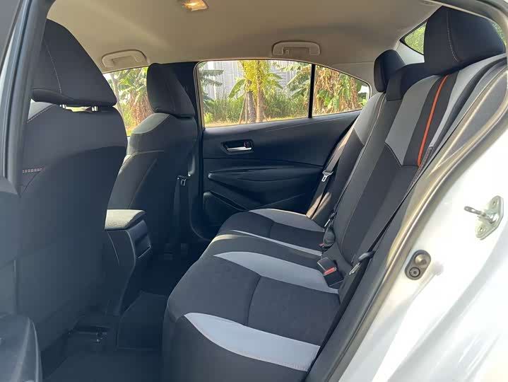 Фото 12 - Toyota Corolla