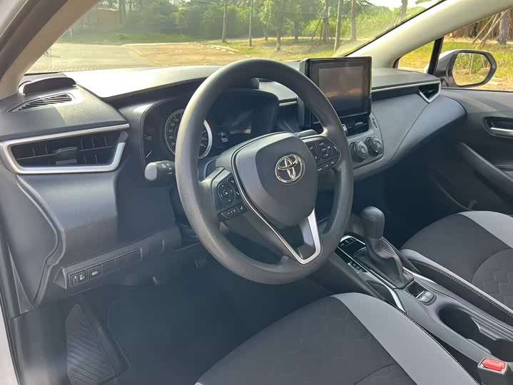 Фото 14 - Toyota Corolla