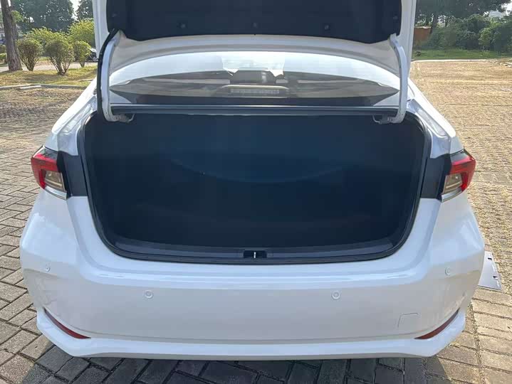 Фото 15 - Toyota Corolla