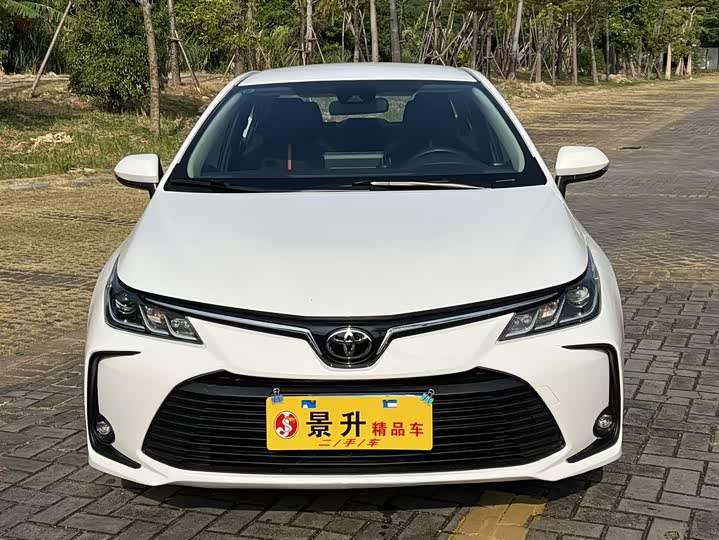 Фото 2 - Toyota Corolla