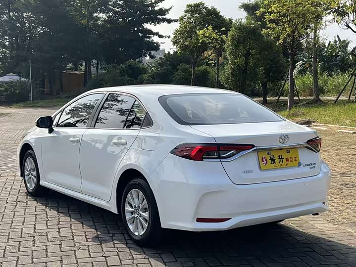 Фото 7 - Toyota Corolla