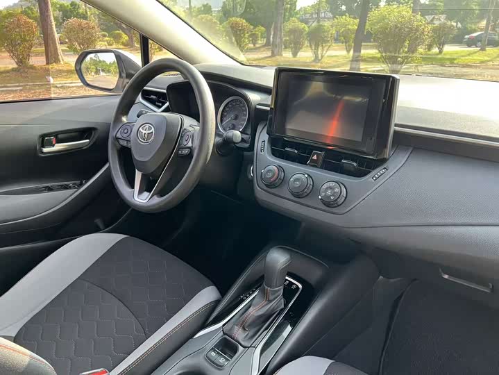 Фото 9 - Toyota Corolla