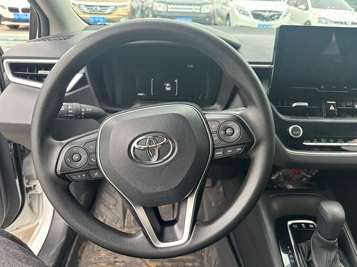 Фото 5 - Toyota Corolla