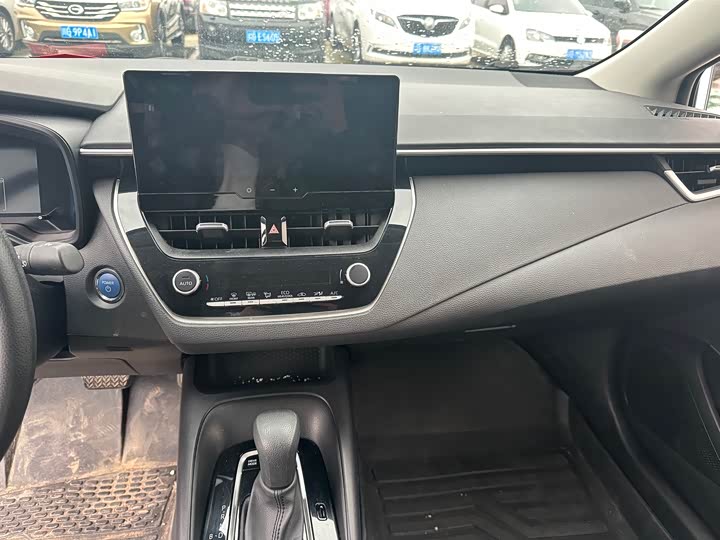 Фото 6 - Toyota Corolla