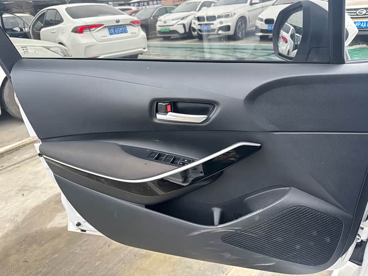 Фото 7 - Toyota Corolla