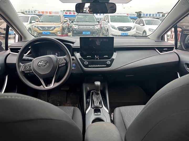 Фото 9 - Toyota Corolla