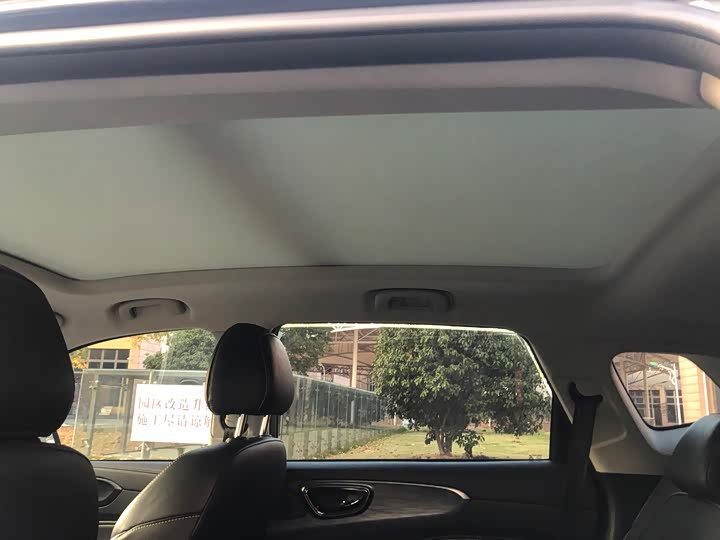 Фото 8 - Roewe RX5 Hybrid