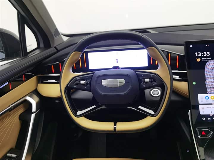 Фото 11 - Geely Atlas L