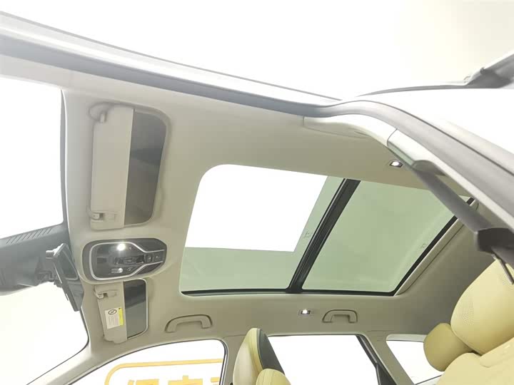 Фото 14 - Geely Atlas L