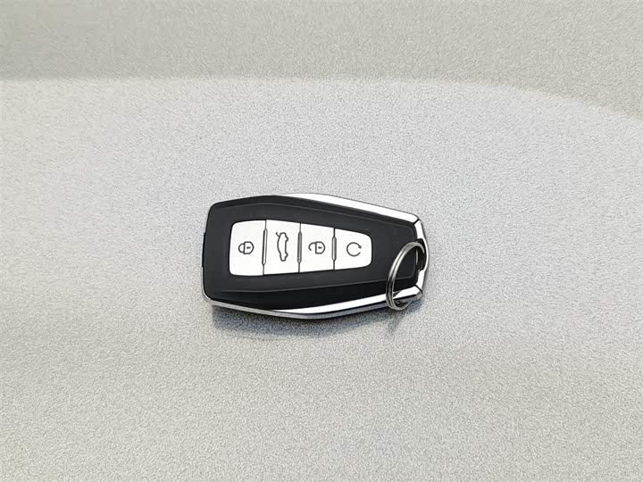 Фото 19 - Geely Atlas L