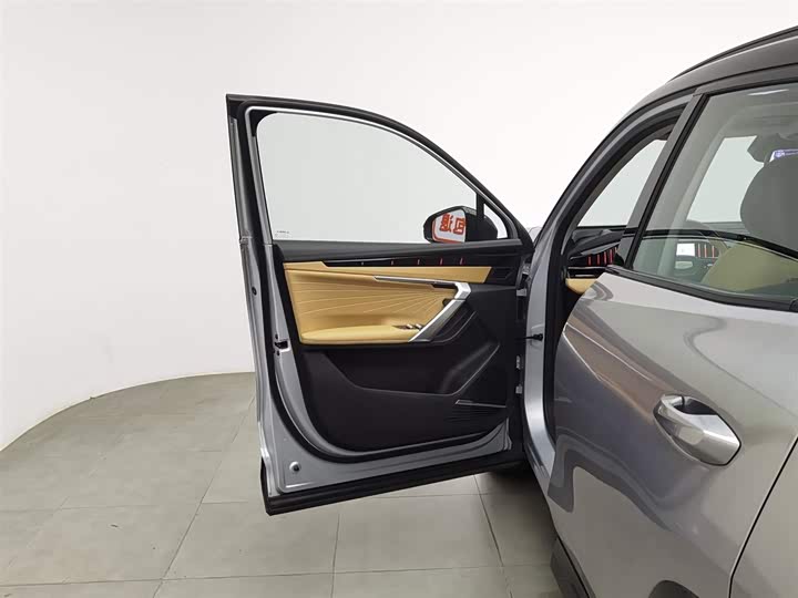 Фото 8 - Geely Atlas L