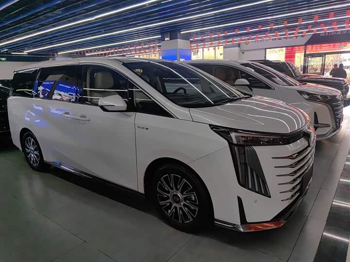 Фото 5 - GAC Trumpchi E9