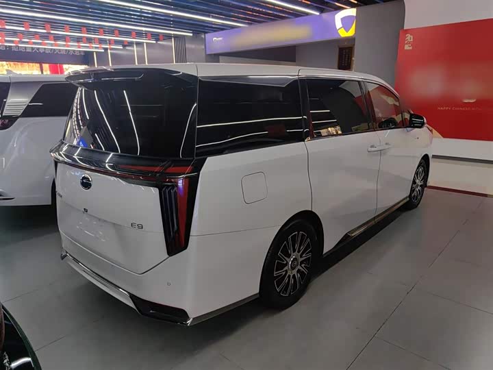 Фото 6 - GAC Trumpchi E9