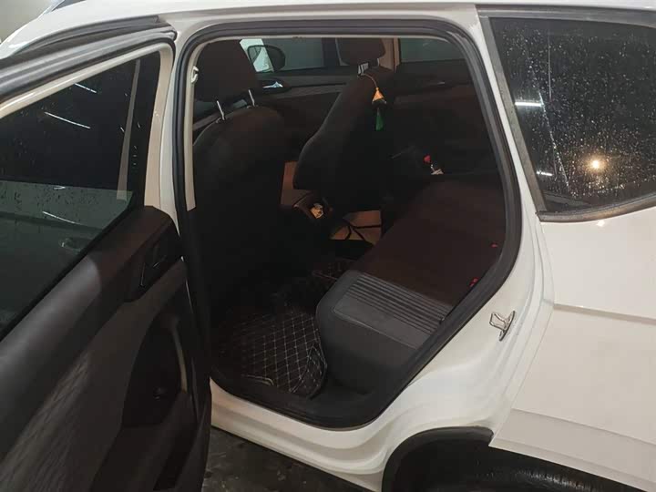 Фото 6 - Volkswagen Tharu