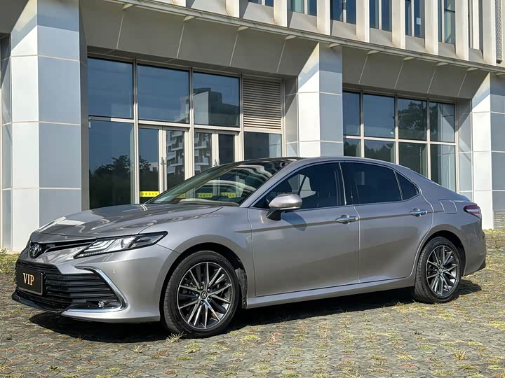 Фото 1 - Toyota Camry