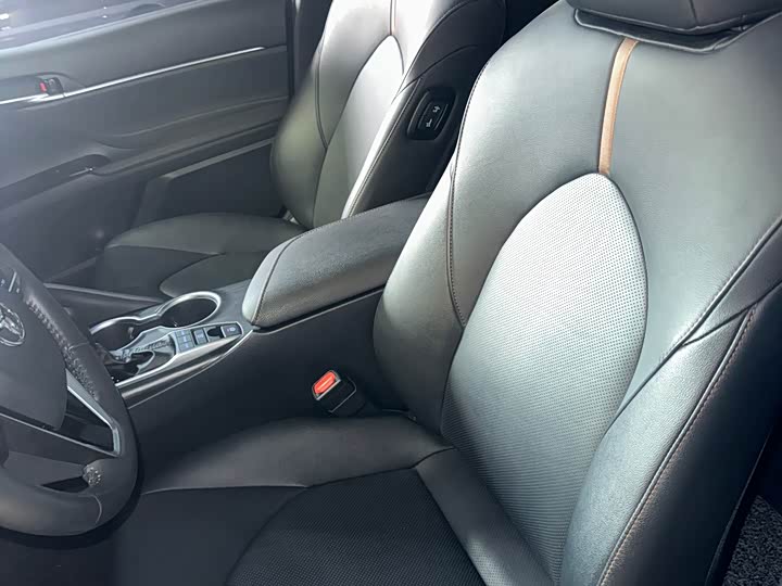 Фото 11 - Toyota Camry