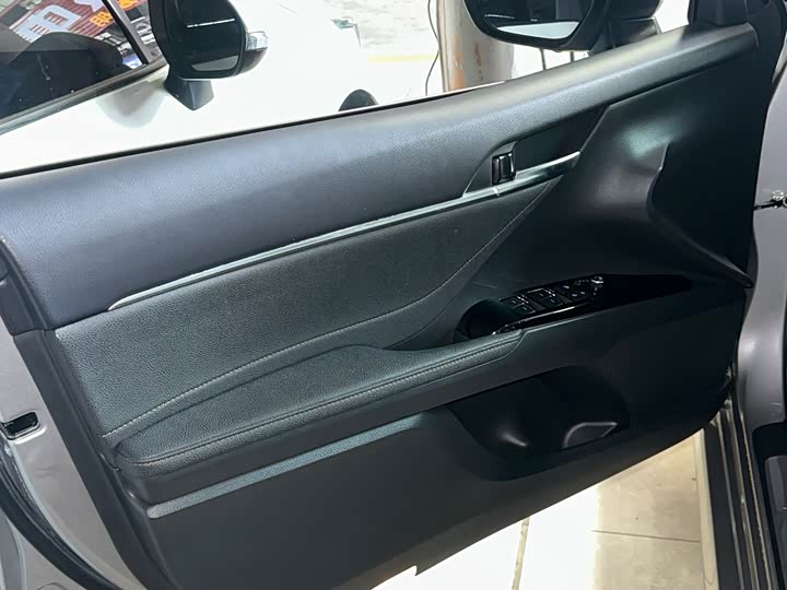 Фото 12 - Toyota Camry