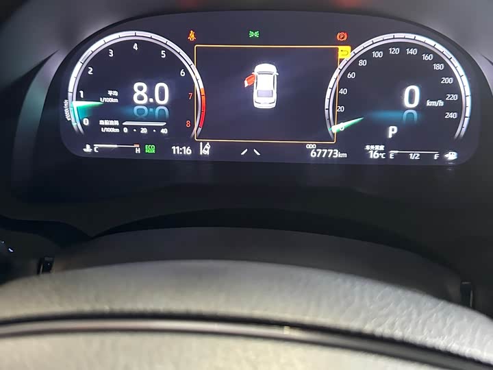 Фото 16 - Toyota Camry