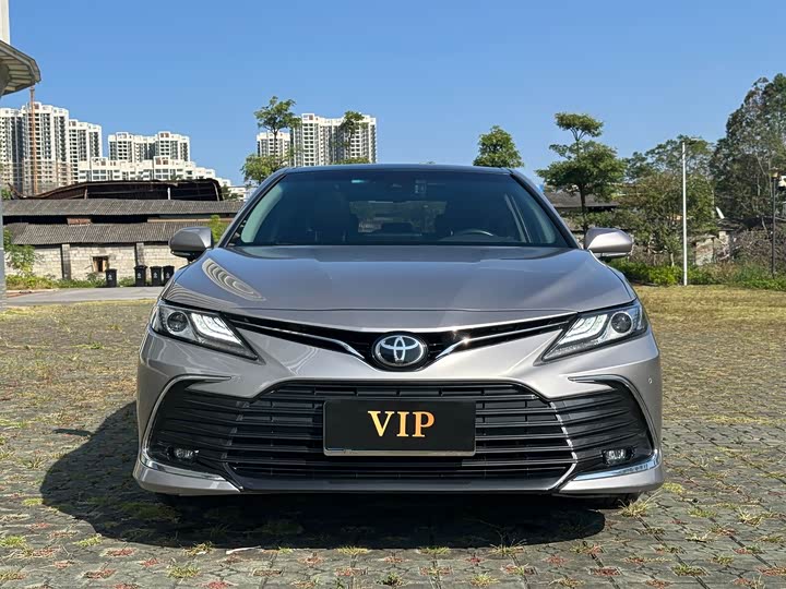 Фото 2 - Toyota Camry