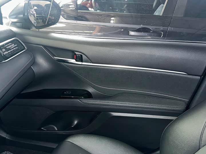 Фото 20 - Toyota Camry