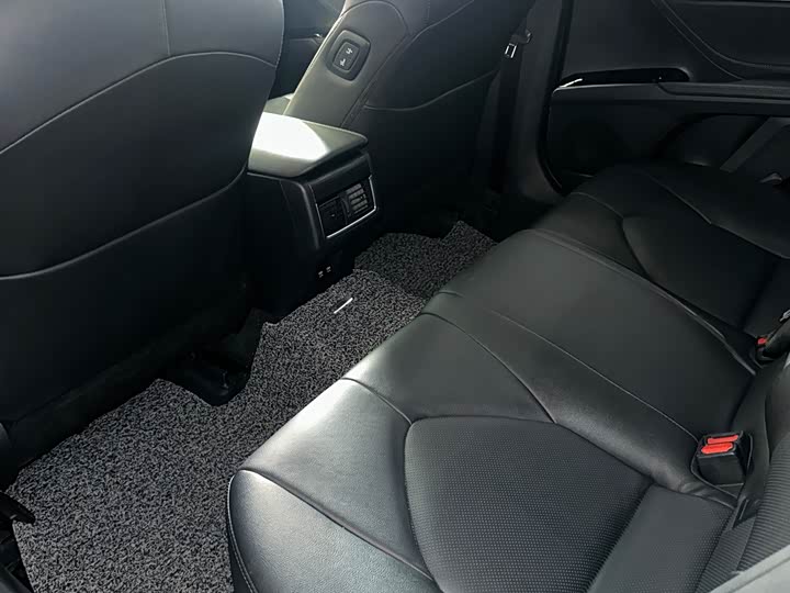 Фото 22 - Toyota Camry