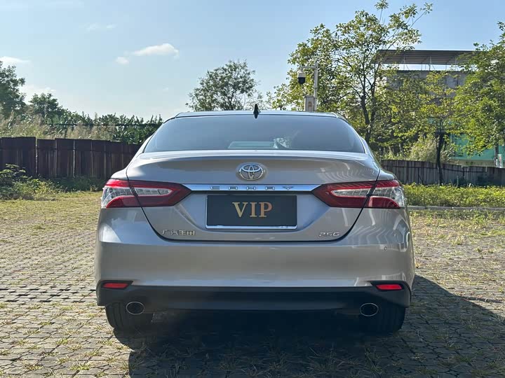 Фото 5 - Toyota Camry