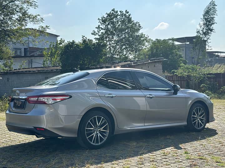 Фото 6 - Toyota Camry