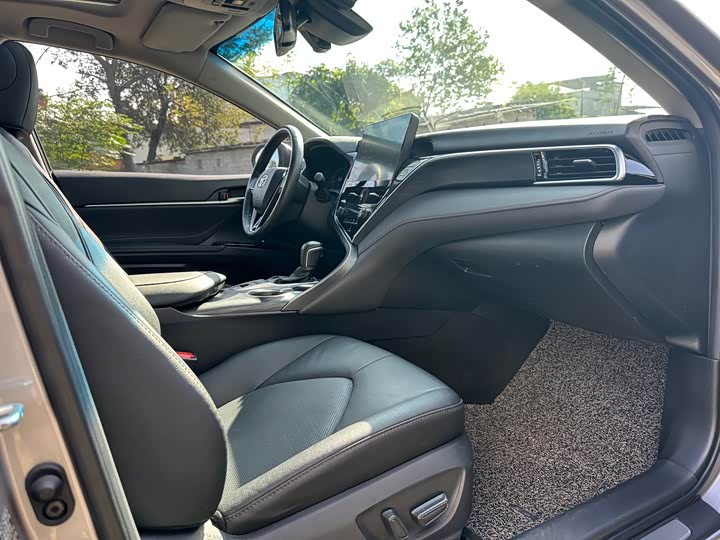 Фото 7 - Toyota Camry