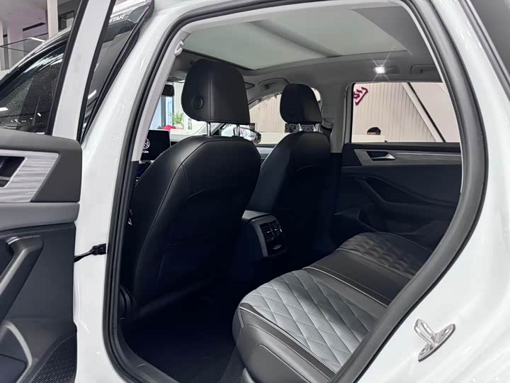 Фото 14 - Volkswagen Sagitar L