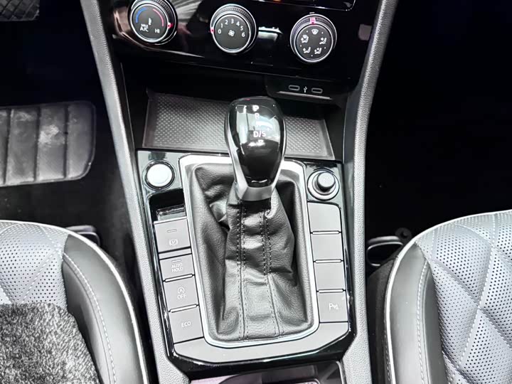 Фото 9 - Volkswagen Sagitar L