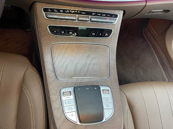 Фото 11 - Mercedes-Benz E-Class