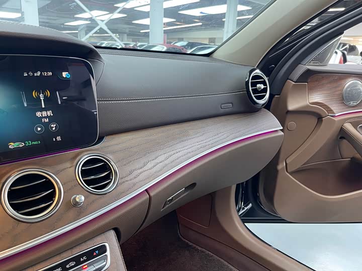 Фото 12 - Mercedes-Benz E-Class