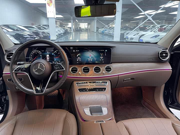 Фото 14 - Mercedes-Benz E-Class