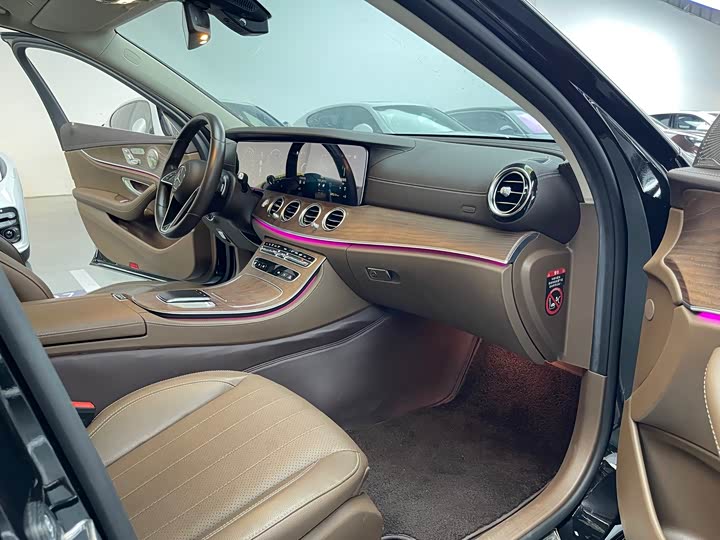 Фото 20 - Mercedes-Benz E-Class