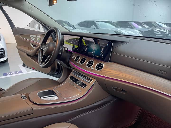 Фото 21 - Mercedes-Benz E-Class