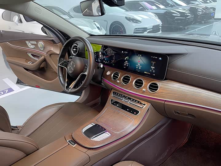 Фото 22 - Mercedes-Benz E-Class