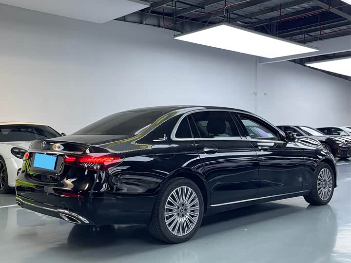 Фото 23 - Mercedes-Benz E-Class