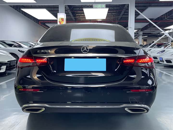 Фото 24 - Mercedes-Benz E-Class